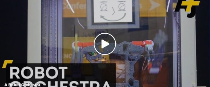 Orquestra robô feita de sucata