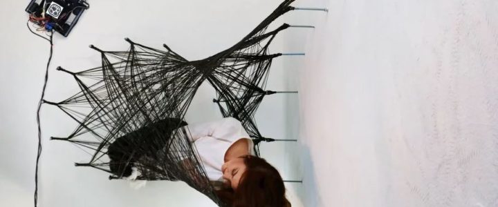 Robô tecelão pode construir uma sala.